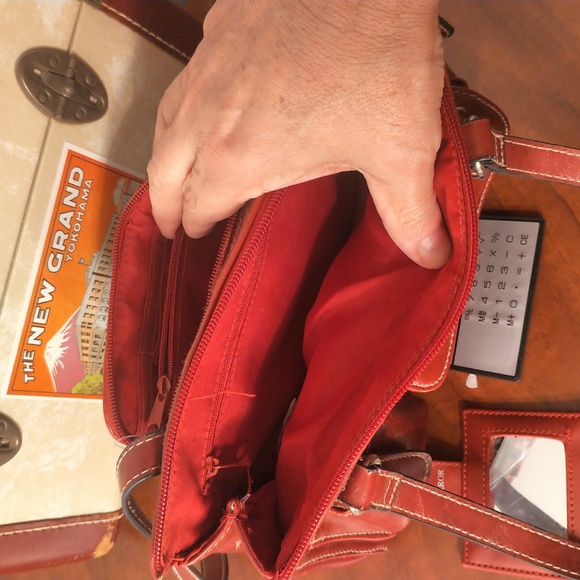 😄😄3for$30😄😄Ladies satchel in guc - Picture 3 of 5